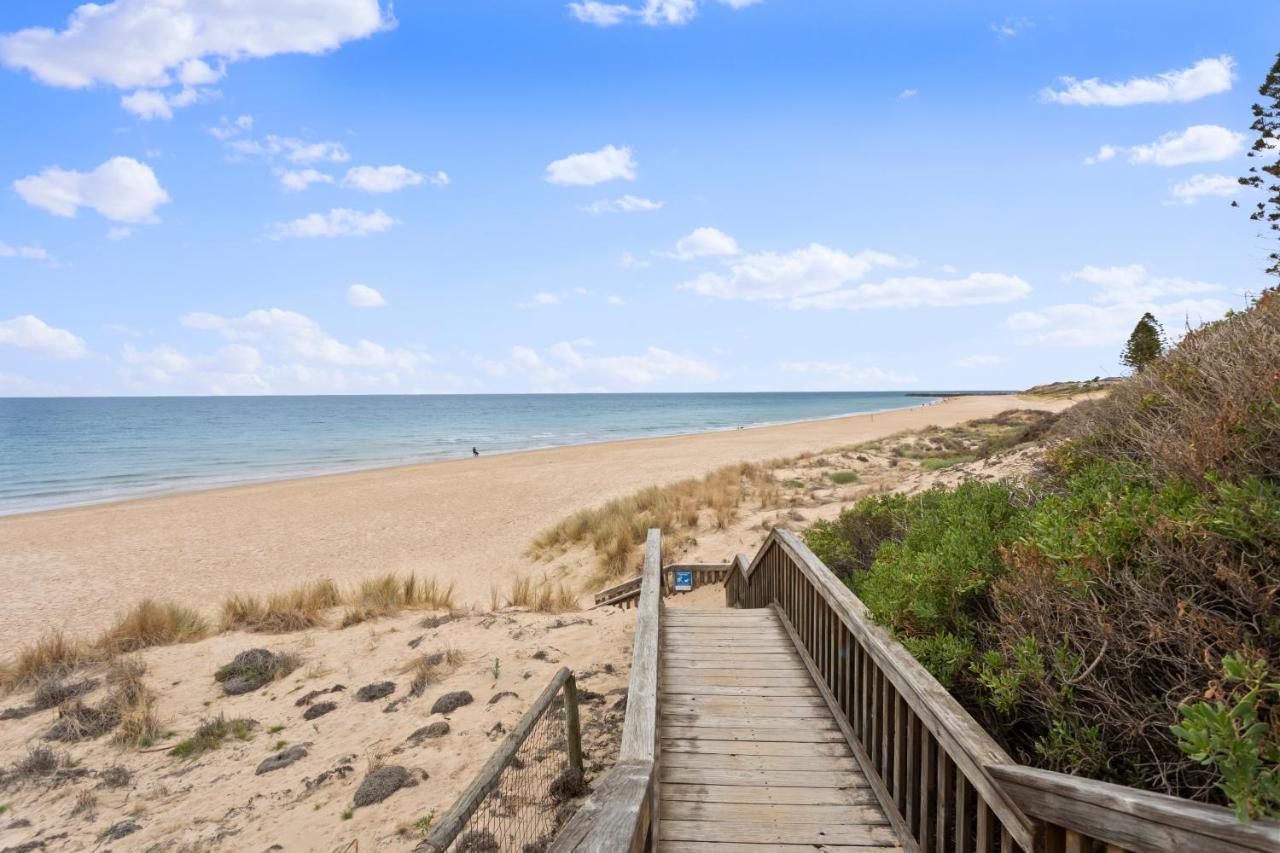 Beachside Escape On The Esplanade Christies Beach Esterno foto